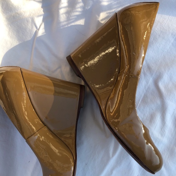 Tory Burch Pumps / Wedge Heels in Nude, Red Insole - Picture 7 of 13